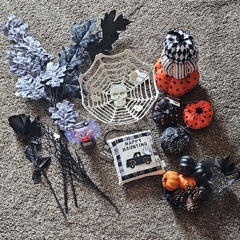 12 Pc Halloween Themed Bundle
